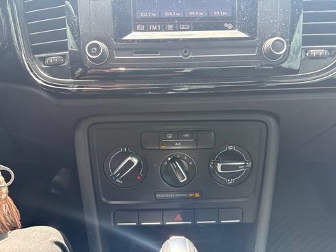 Used 2017 Volkswagen Beetle 1.8T S FWD image 14