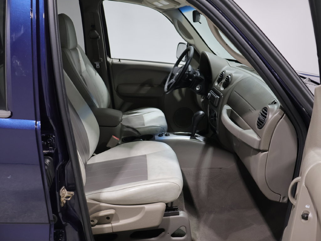 Used 2007 Jeep Liberty Sport AWD/4WD image 23