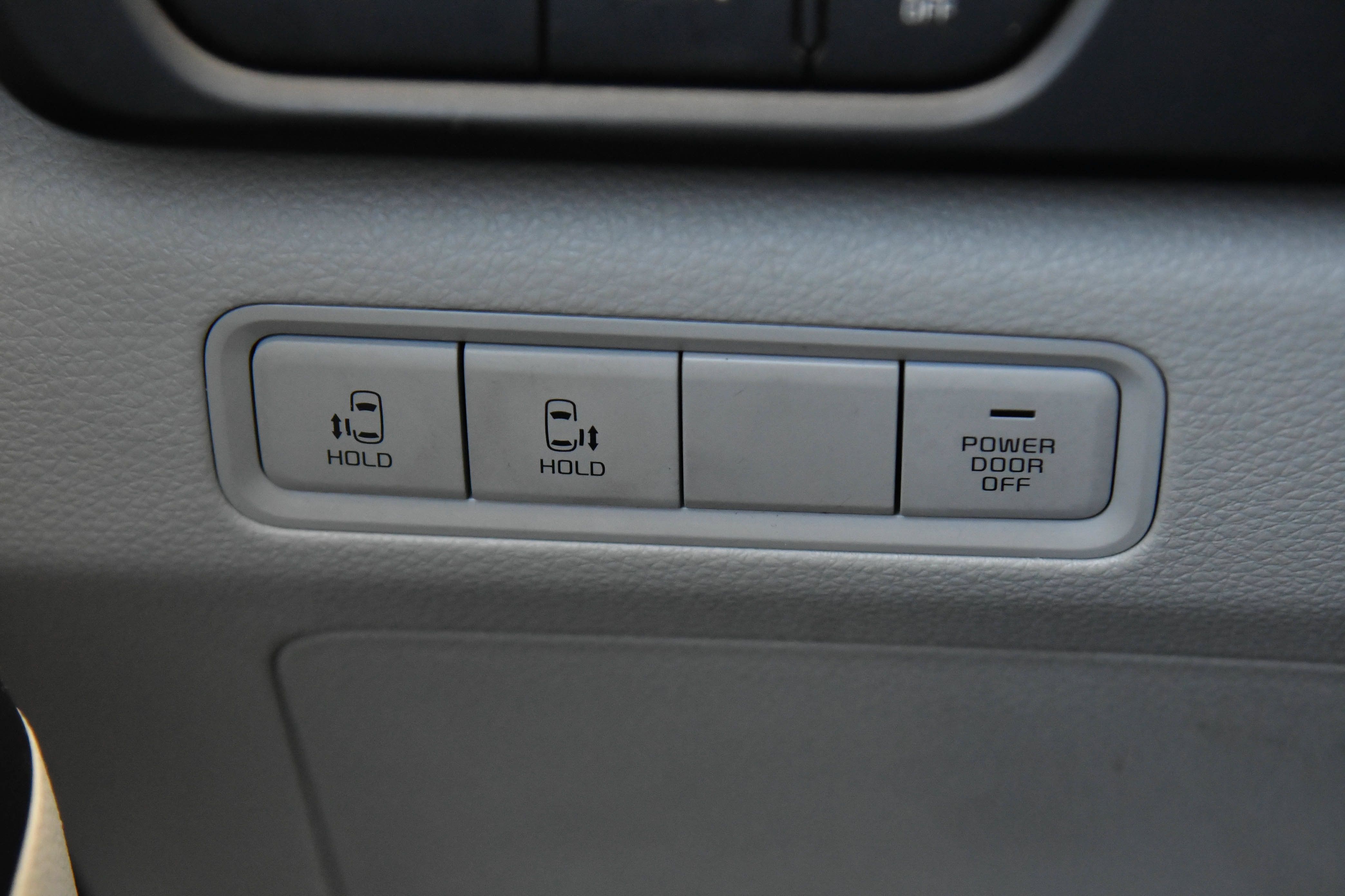 Used 2023 Kia Carnival LX FWD image 34