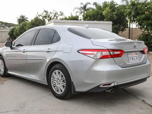 Used 2020 Toyota Camry LE image 6