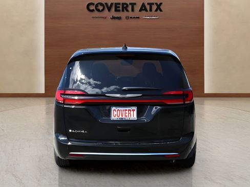New 2026 Chrysler Pacifica Select FWD image 4