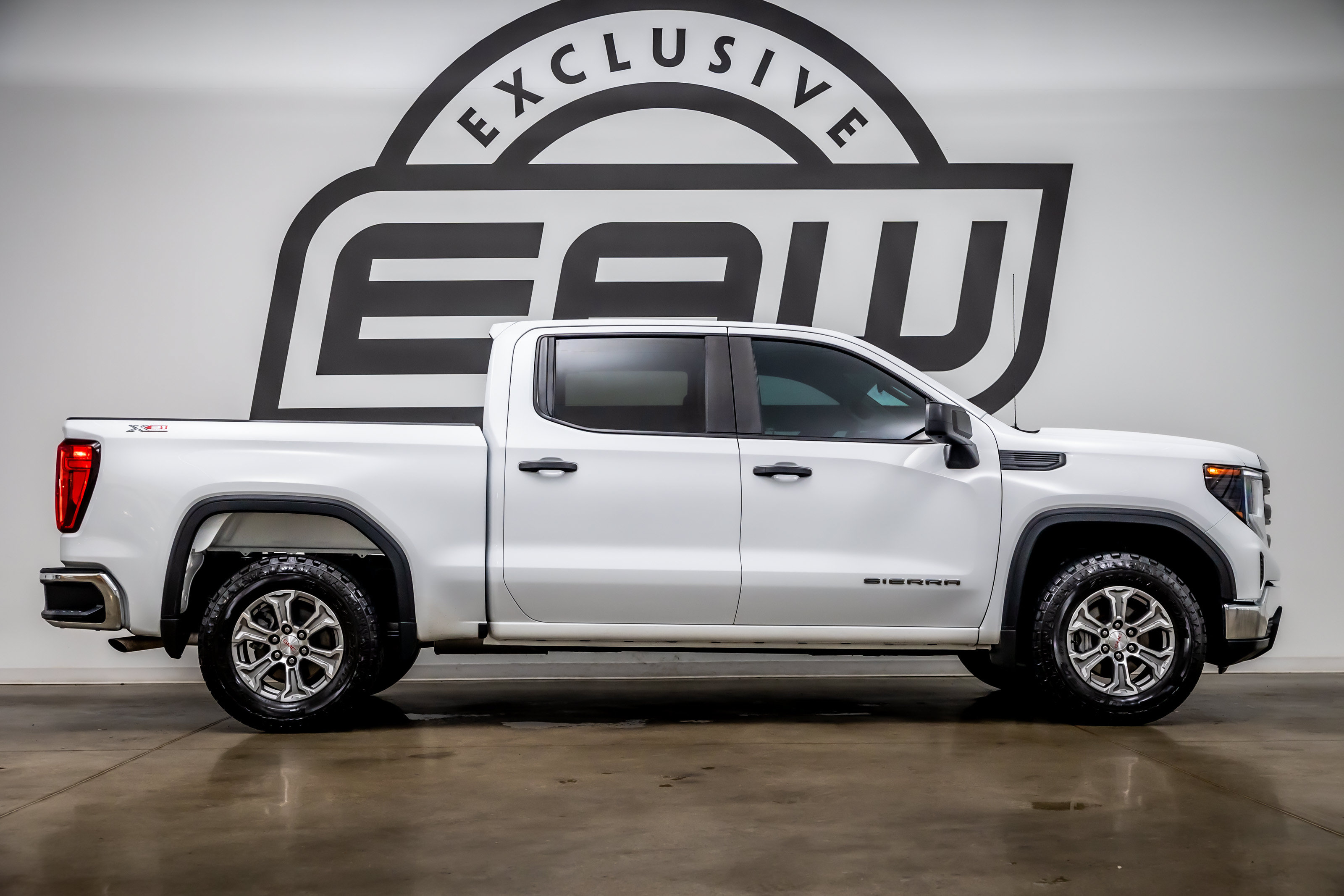 Used 2025 GMC Sierra 1500 Pro w/ Pro Value Package AWD/4WD image 9