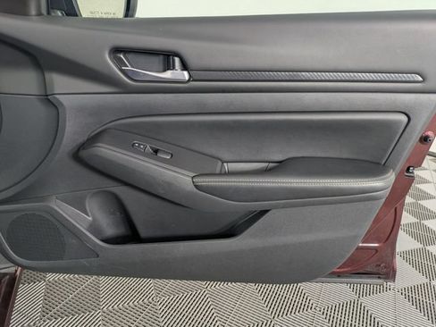 Used 2025 Nissan Altima 2.5 SV FWD image 32