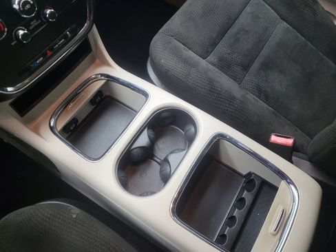Used 2015 Dodge Grand Caravan SXT FWD image 26