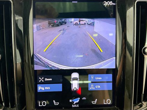 Used 2021 Volvo XC60 T5 Momentum w/ Protection Package Premier image 7