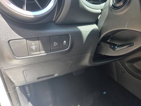 Used 2022 Hyundai Kona SE w/ Cargo Package FWD image 14