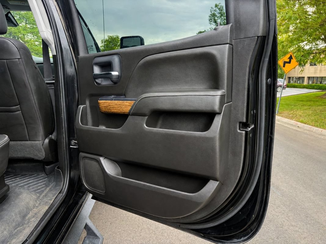 Used 2018 GMC Sierra 2500 Denali w/ Duramax Plus Package AWD/4WD image 16