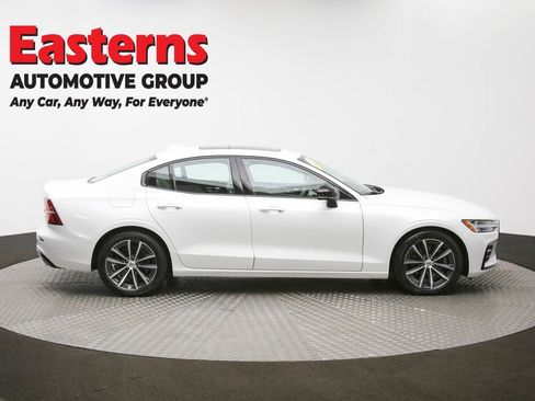 Used 2022 Volvo S60 B5 Momentum image 45