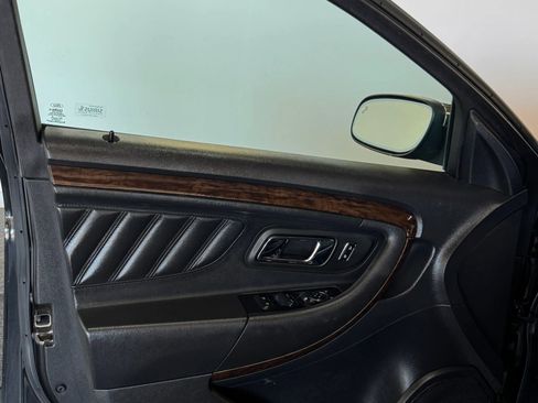 Used 2013 Ford Taurus Limited FWD image 11