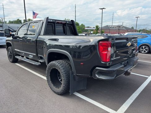 Used 2024 Chevrolet Silverado 3500 High Country w/ High Country Premium Package AWD/4WD image 3