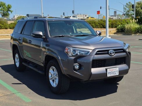 Used 2021 Toyota 4Runner SR5 Premium w/ Moonroof Package RWD image 3