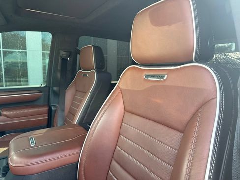 Used 2024 GMC Sierra 2500 Denali Ultimate AWD/4WD image 8