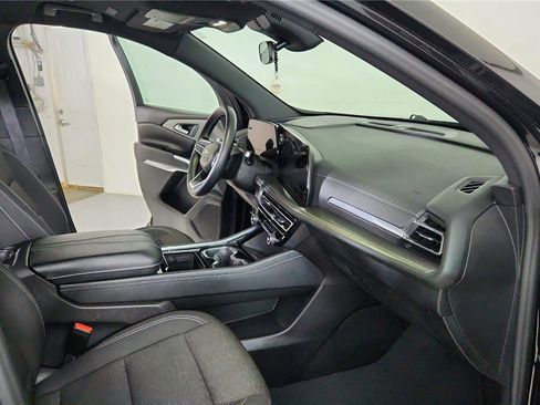 Used 2024 Chevrolet Traverse LT image 27