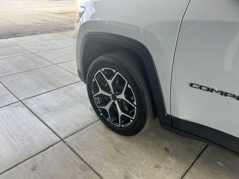 Used 2025 Jeep Compass Limited image 30