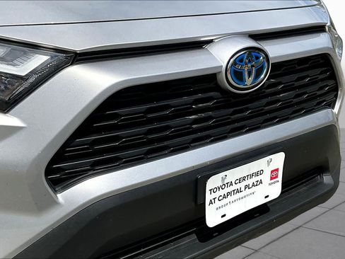 Used 2022 Toyota RAV4 XLE AWD/4WD image 51
