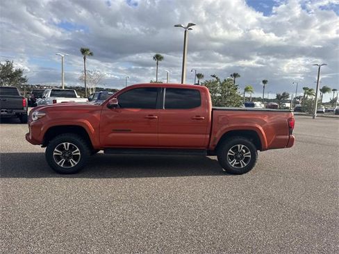 Used 2018 Toyota Tacoma TRD Sport image 7