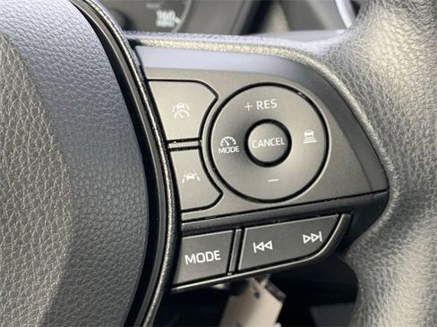 Used 2025 Toyota Corolla LE image 28