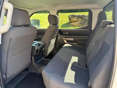 Used 2022 Toyota Tundra SR5 w/ SR5 Convenience Package AWD/4WD image 8