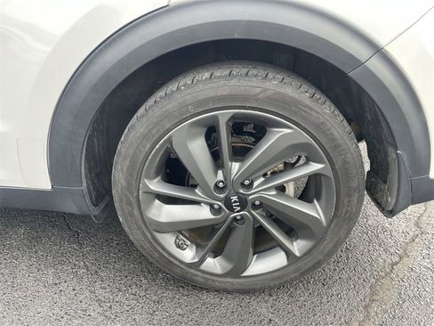 Used 2017 Kia Niro EX image 8