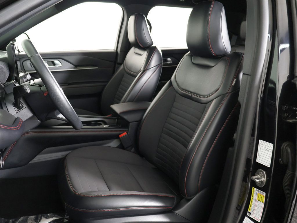 Used 2025 Ford Explorer ST-Line w/ ST-Line Street Pack AWD/4WD image 30