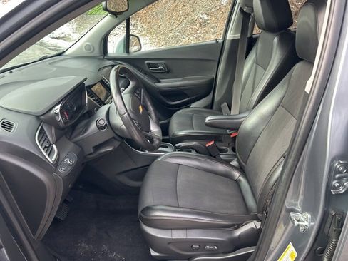 Used 2019 Chevrolet Trax LT w/ LT Convenience Package image 20