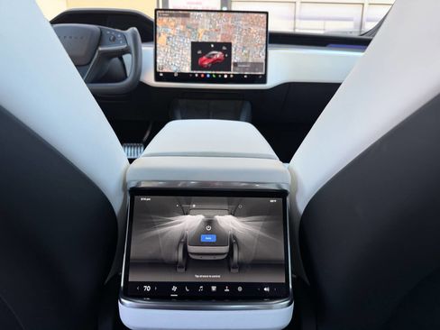 Used 2023 Tesla Model S image 17