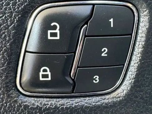 Used 2019 Ford F150 Lariat w/ Equipment Group 502A Luxury image 39