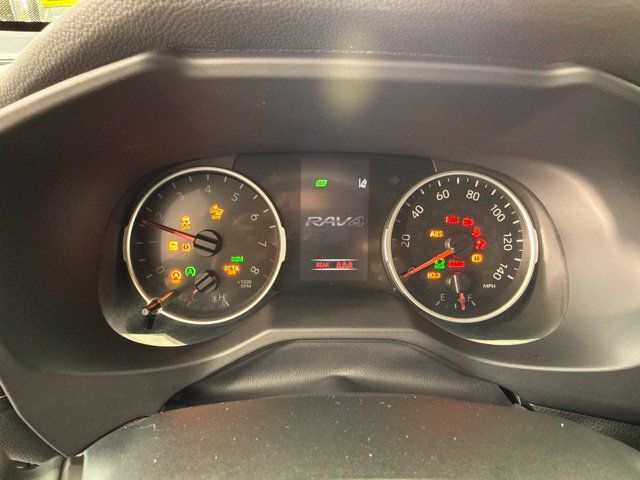 Used 2021 Toyota RAV4 XLE AWD/4WD image 20