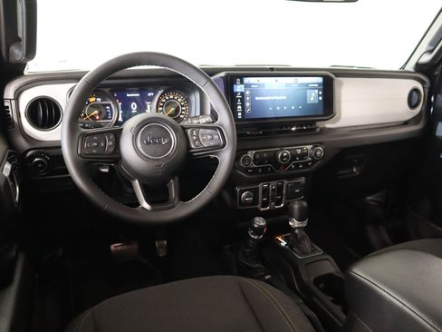 Used 2025 Jeep Wrangler Unlimited Sport AWD/4WD image 2