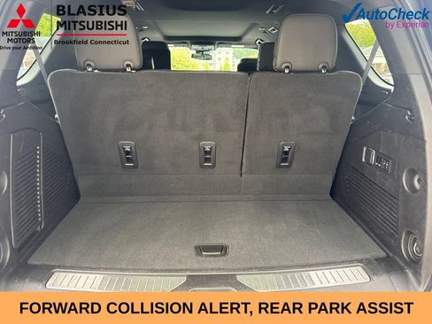 Used 2023 GMC Yukon AT4 w/ AT4 Premium Package AWD/4WD image 11