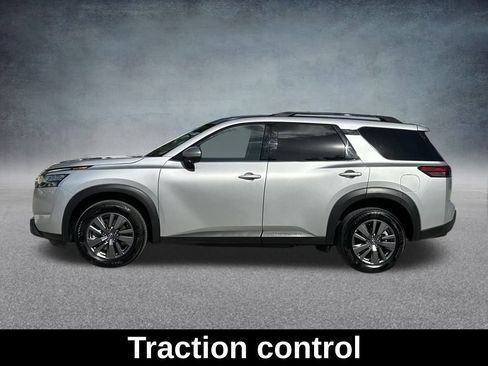 Used 2025 Nissan Pathfinder SV image 9