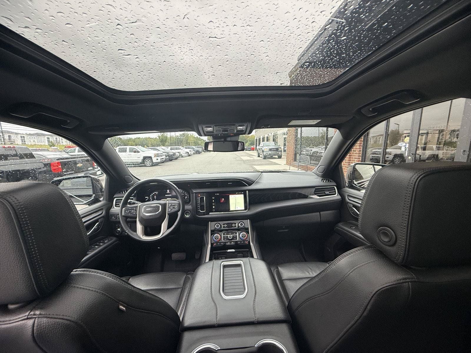 Used 2023 GMC Yukon Denali AWD/4WD image 4