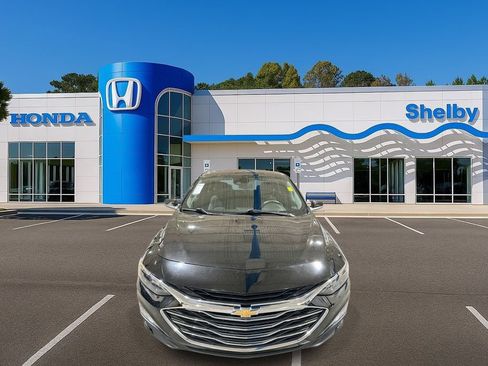 Used 2024 Chevrolet Malibu LT image 3