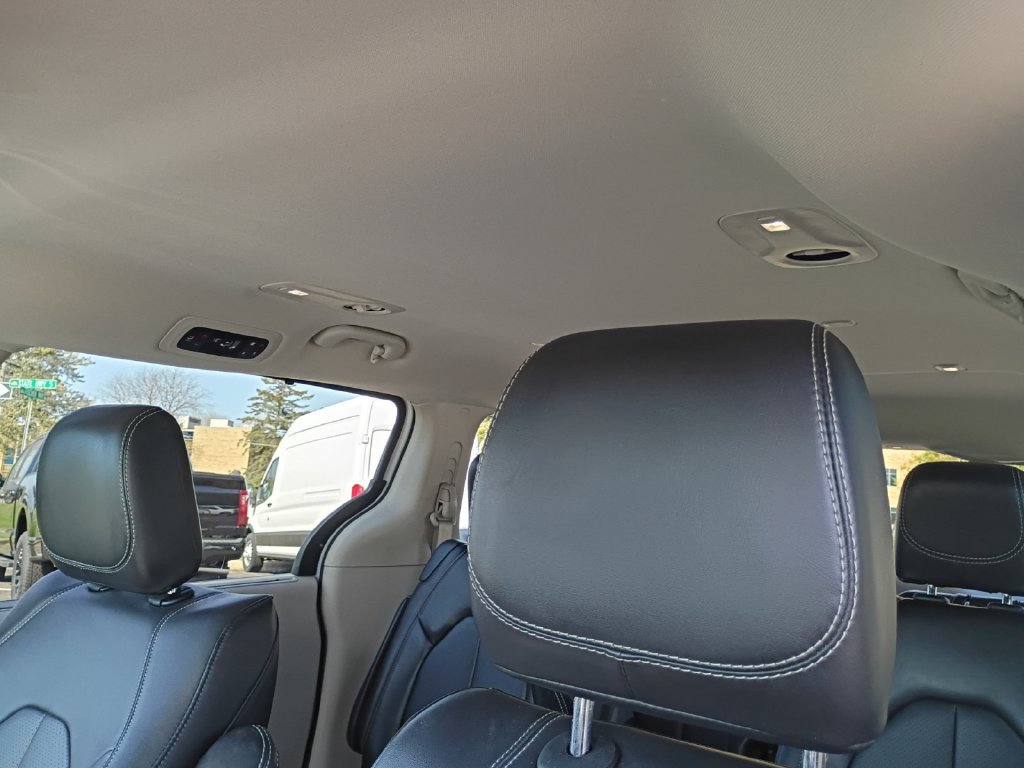 Used 2024 Chrysler Pacifica Touring-L FWD image 34