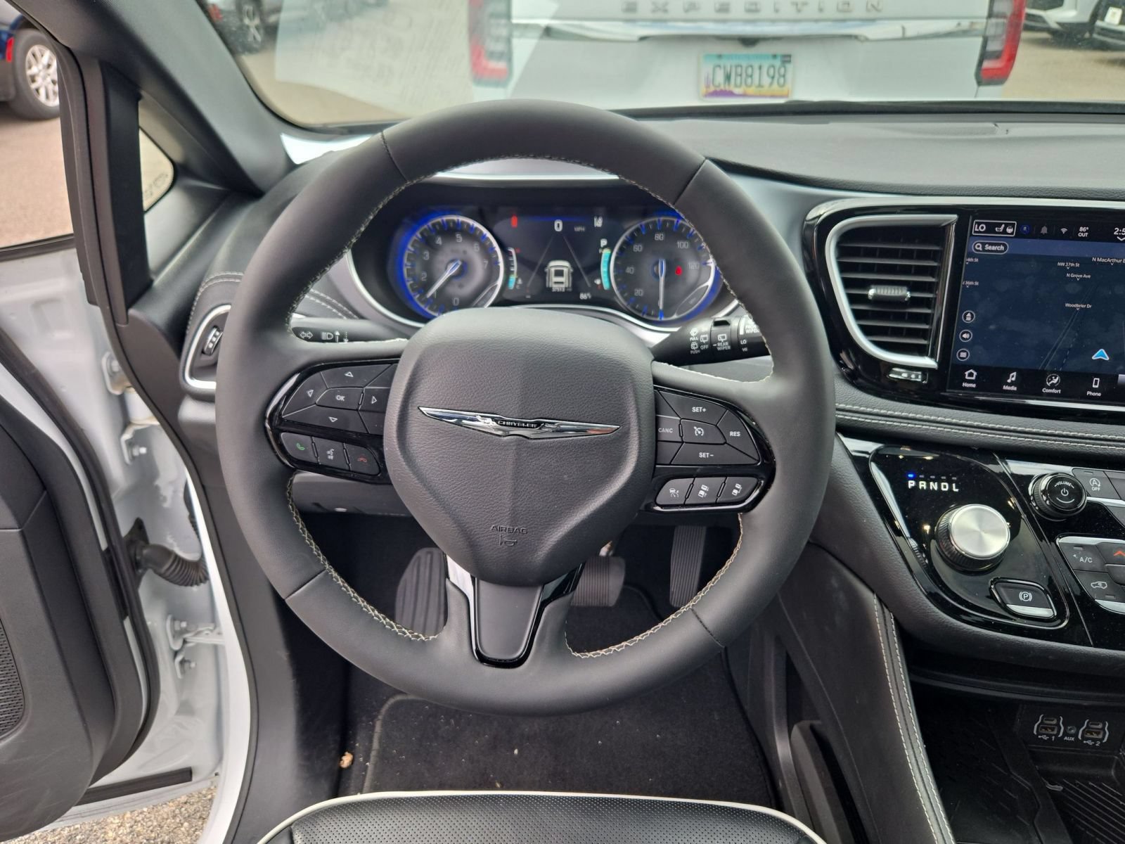 Used 2025 Chrysler Pacifica Limited FWD image 15
