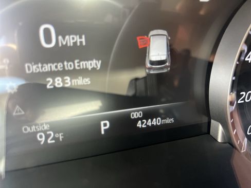 Used 2025 Toyota Highlander LE FWD image 22
