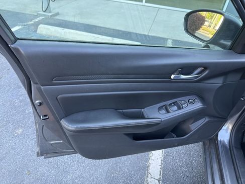 Used 2024 Nissan Altima 2.5 SV image 13