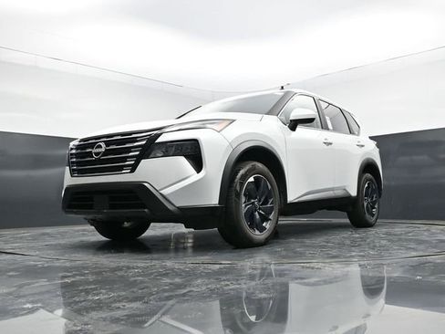 Used 2025 Nissan Rogue SV image 49