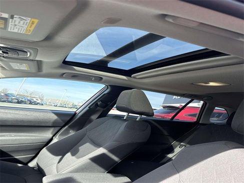 Used 2022 Toyota Corolla Cross LE image 5