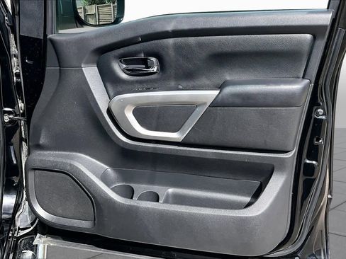 Used 2022 Nissan Titan SV RWD image 22