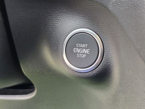 New 2025 Volvo XC40 B5 Core w/ Protection Package Premier image 24