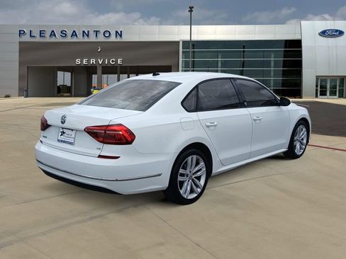 Used 2019 Volkswagen Passat 2.0T Wolfsburg image 5