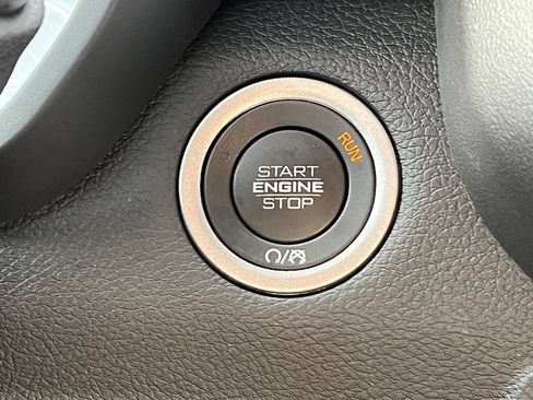 Certified 2025 RAM 2500 Big Horn AWD/4WD image 18