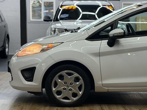 Used 2013 Ford Fiesta SE image 9