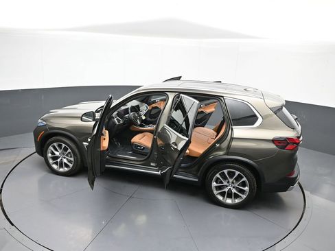 Used 2025 BMW X5 xDrive40i w/ Climate Comfort Package image 48