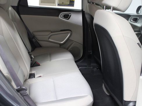 Used 2020 Kia Soul LX image 27