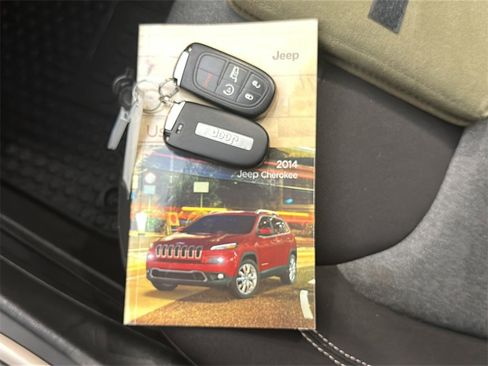 Used 2014 Jeep Cherokee Latitude w/ Comfort/Convenience Group image 25