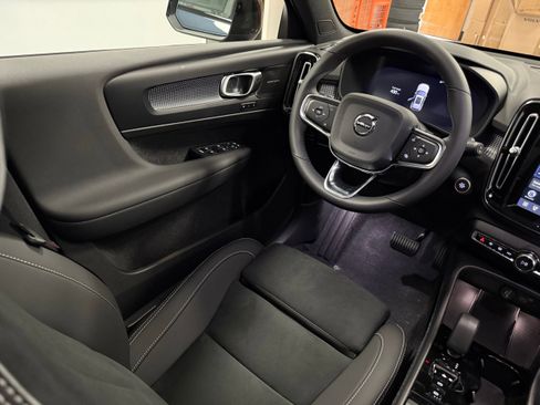 New 2026 Volvo XC40 B5 Ultra w/ Protection Package Premier image 25