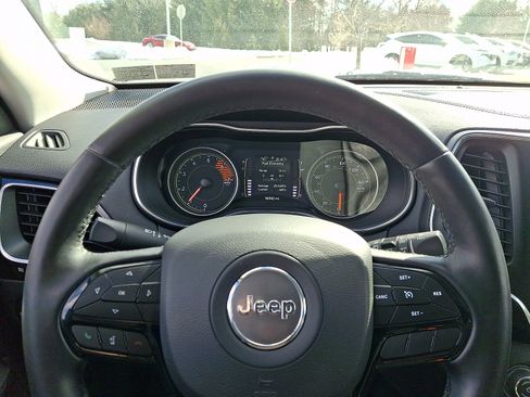 Used 2020 Jeep Cherokee Latitude Plus image 18