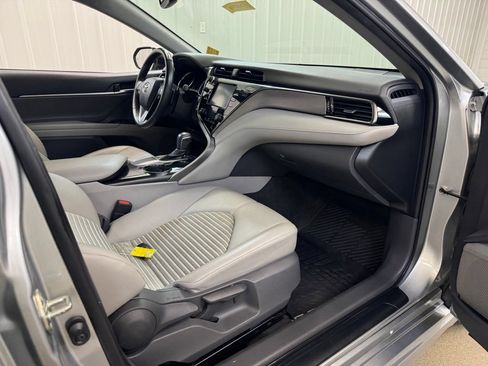 Used 2019 Toyota Camry SE w/ Convenience Package FWD image 27